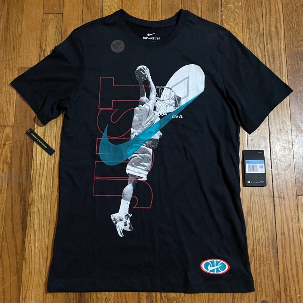 Brand new Nike short sleeve tee